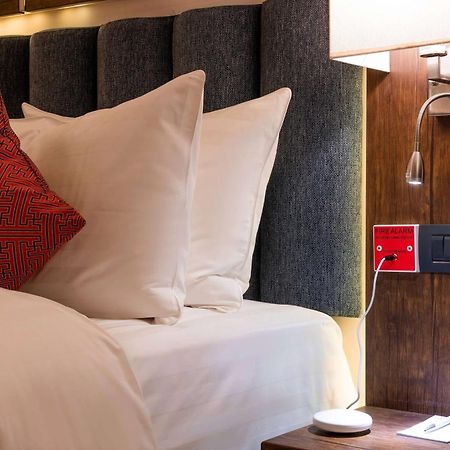 Ramada Hotel & Suites By Wyndham Erevan Esterno foto