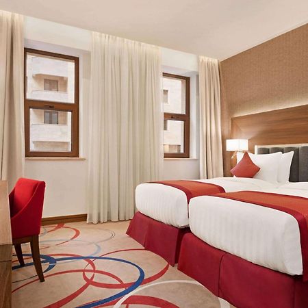 Ramada Hotel & Suites By Wyndham Erevan Esterno foto