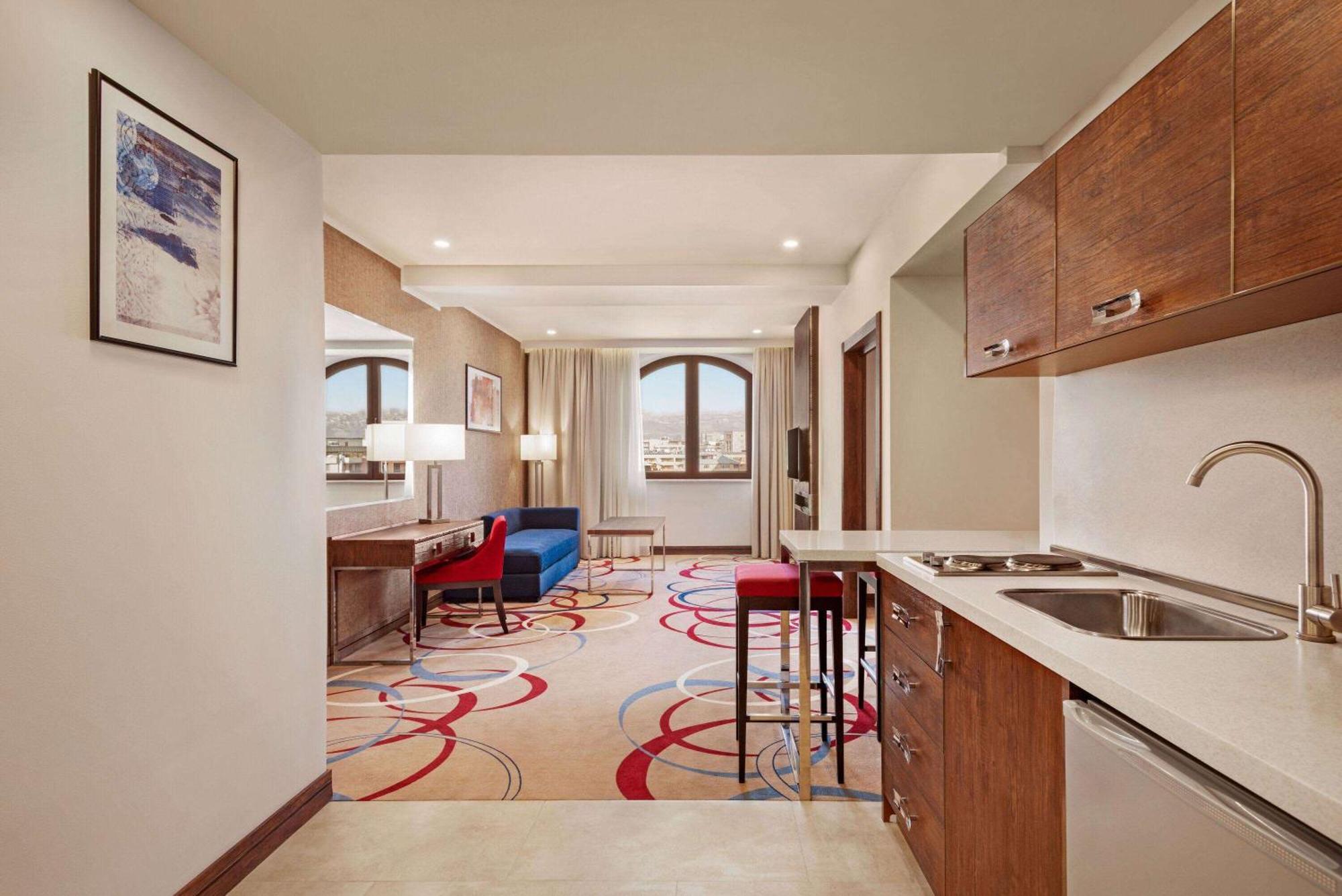 Ramada Hotel & Suites By Wyndham Erevan Esterno foto