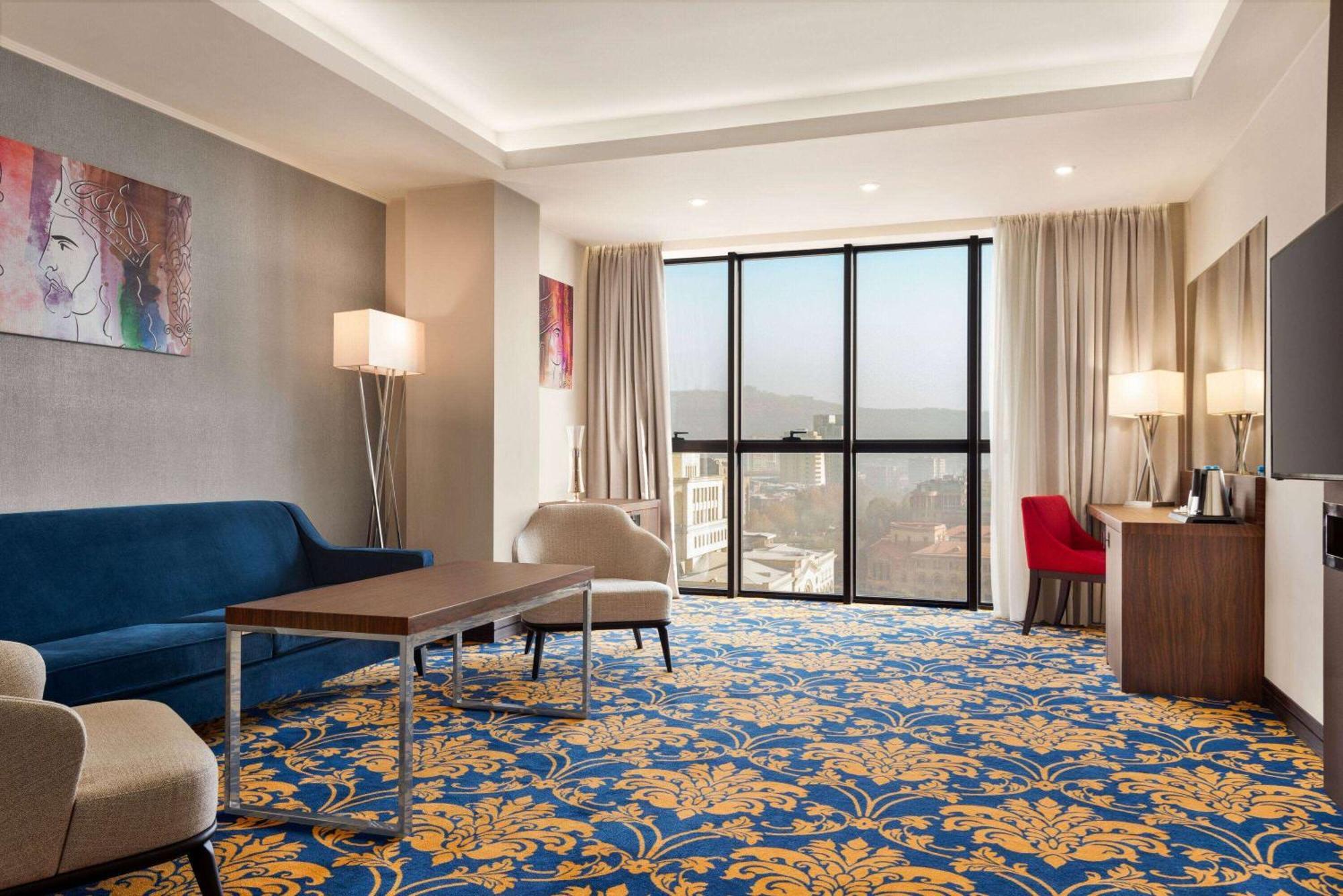 Ramada Hotel & Suites By Wyndham Erevan Esterno foto